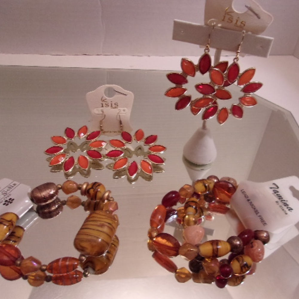 NWT 2 BRACELETS & 2 ISIS EARRING SETS RETAIL $50 J